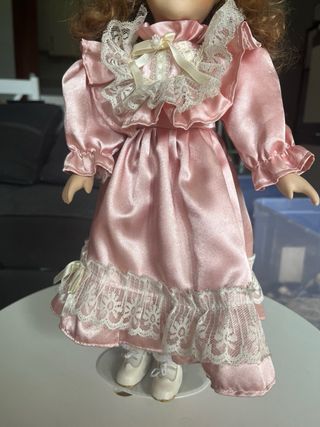 Muñeca de porcelana vintage