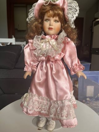Muñeca de porcelana vintage