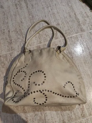 Bolso de piel, blanco roto tachuelas y brillantes