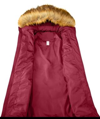 Chaqueta de plumas roja con capucha