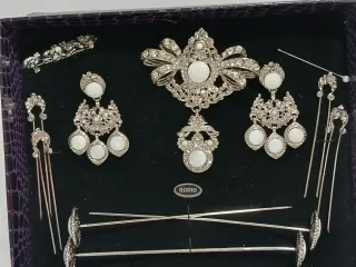 Aderezo Fallera adulta en Plata, con perla blanca