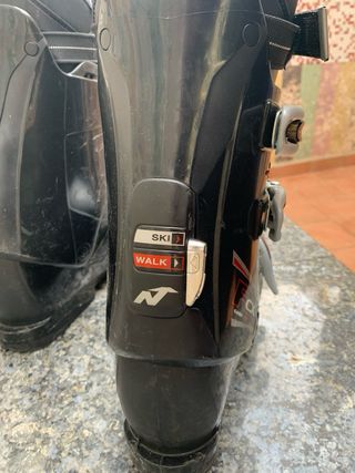 Botas de esquí Nordica y esquís Rossignol 