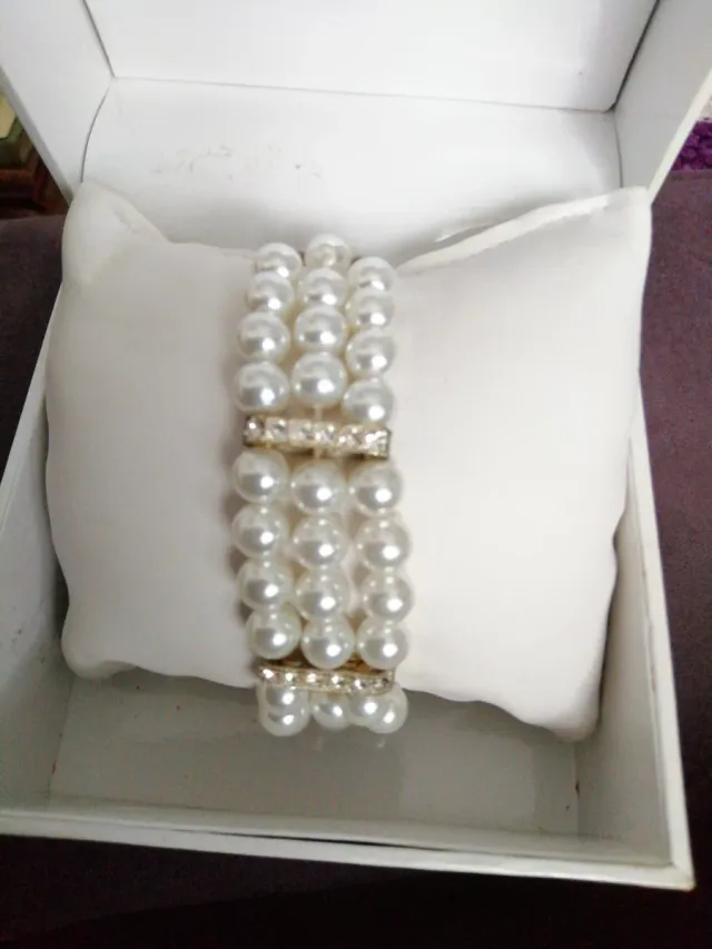 Reloj de cuarzo para mujer con perlas