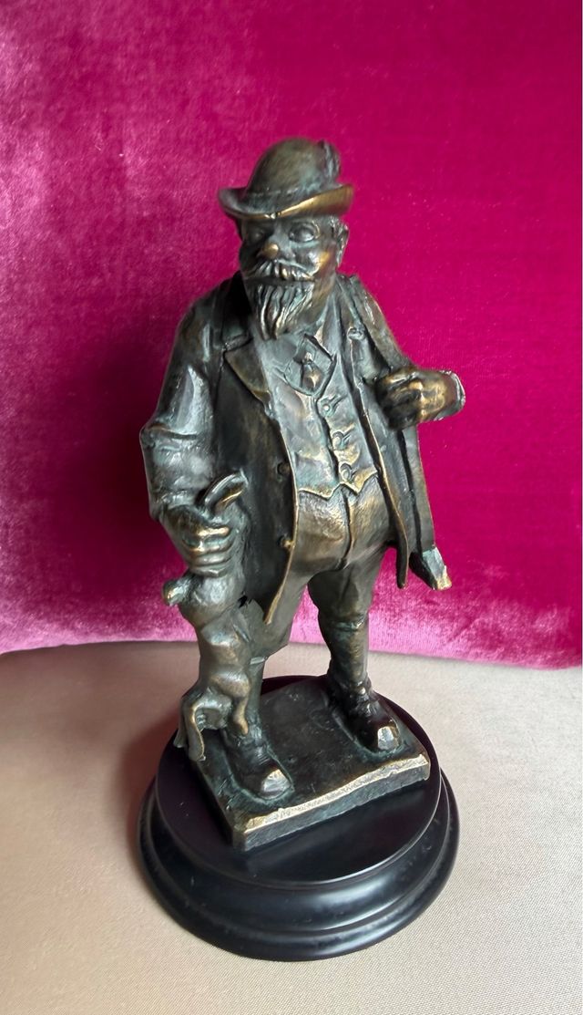 Figura  cazador con presa