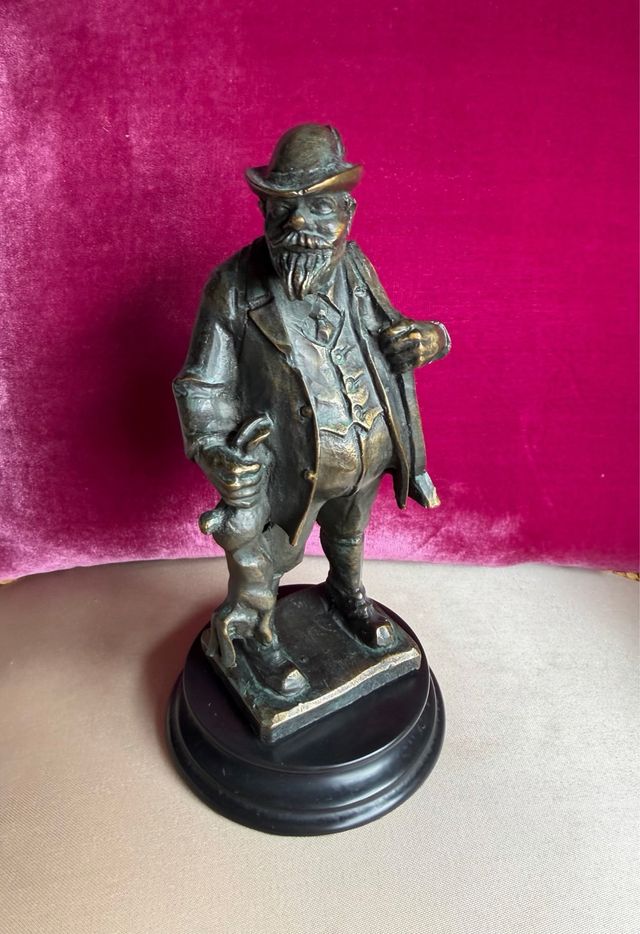 Figura  cazador con presa