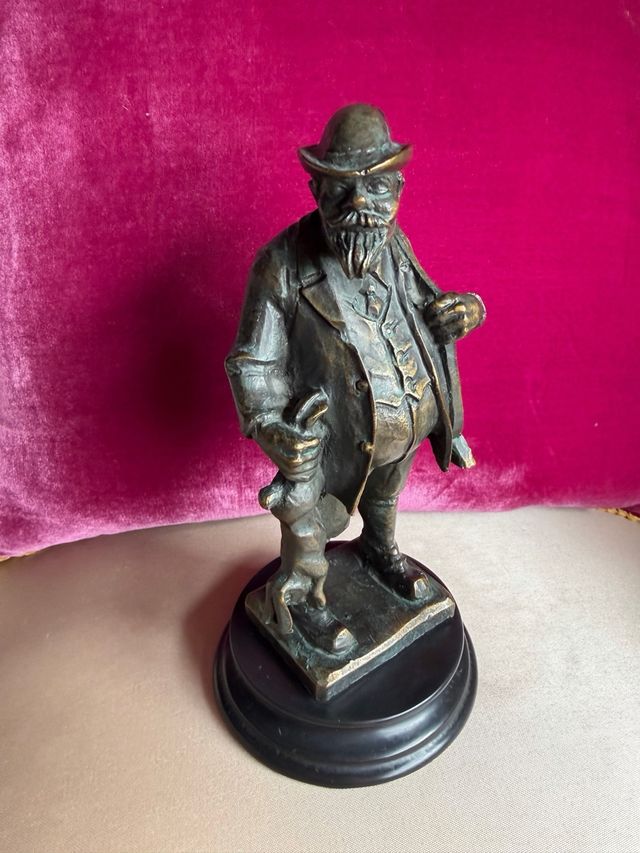 Figura  cazador con presa