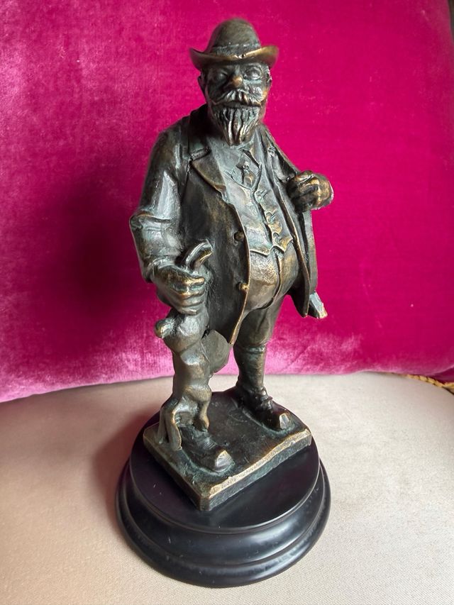 Figura  cazador con presa