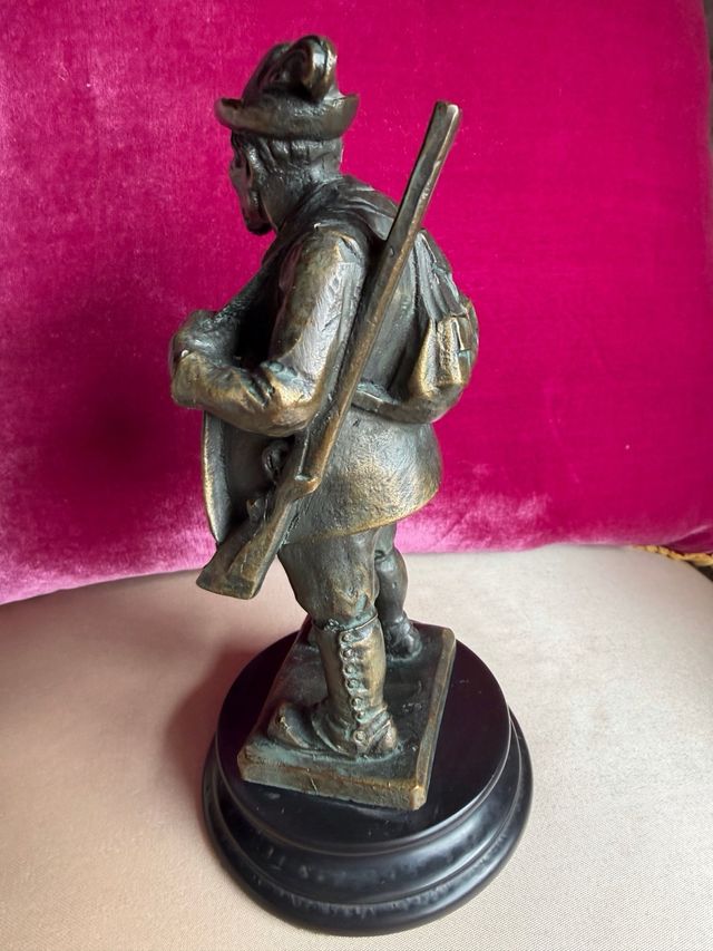 Figura  cazador con presa