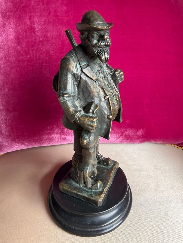 Figura  cazador con presa