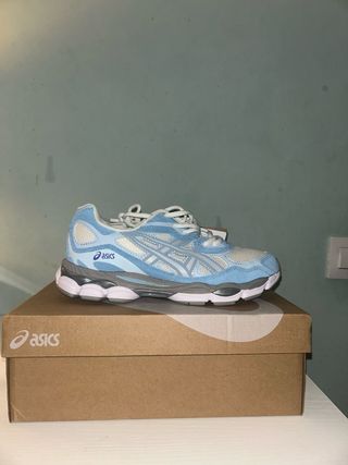 Zapatillas Asics azules y grises