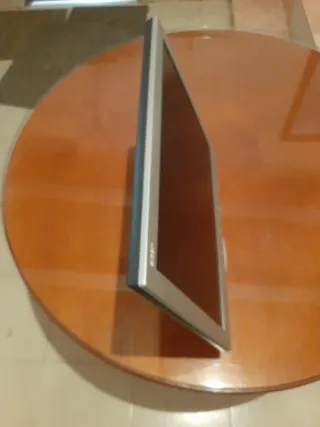 Pantalla Acer 19 Plata Diseño moderno y elegante.