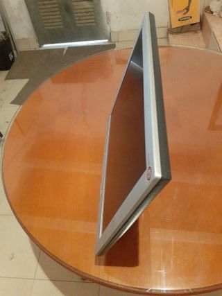 Pantalla Acer 19 Plata Diseño moderno y elegante.