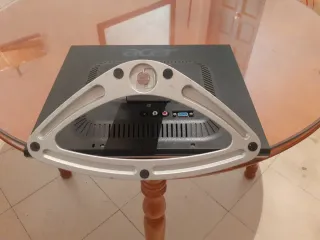 Pantalla Acer 19 Plata Diseño moderno y elegante.