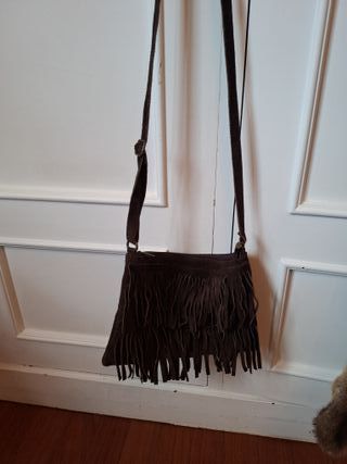 Bolso de ante marrón con flecos