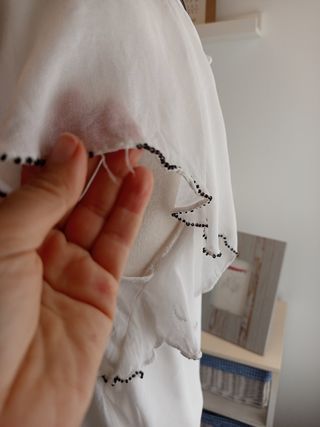 Blusa blanca con volantes