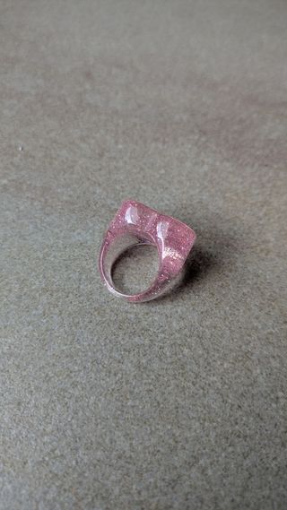 Anillo corazón rosa y purpurina 