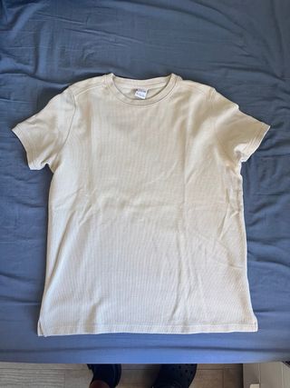 Camiseta beige BERSHKA talla L