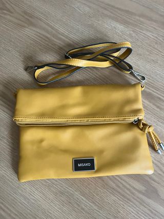 Bolso bandolera marca Misako, color mostaza, nuevo