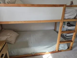 Litera infantil de madera. IKEA. Modelo KURA