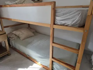 Litera infantil de madera. IKEA. Modelo KURA