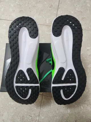 Nike Revolution 8 Verde/Blanco