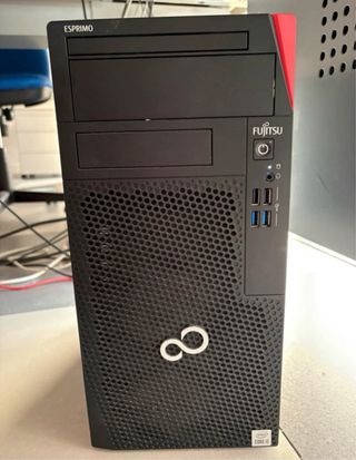 PC Desktop Fujitsu con Monitor Dell