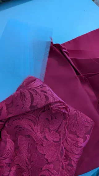 REGALO Retales de tela fucsia y tul blanco