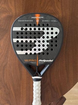 Bullpadel Hack 03 Paquito Navarro
incluye hexacore