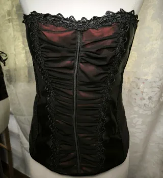 Corsé Negro y Rojo con Encaje