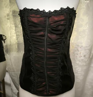 Corsé Negro y Rojo con Encaje