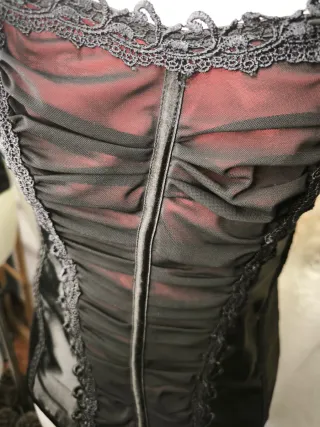 Corsé Negro y Rojo con Encaje