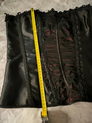 Corsé Negro y Rojo con Encaje