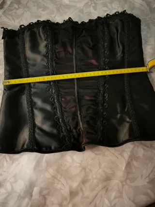 Corsé Negro y Rojo con Encaje