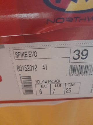 Botines negros para buceo o surf