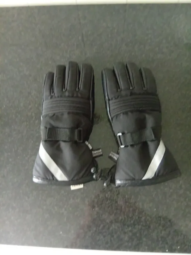Guantes negros para invierno