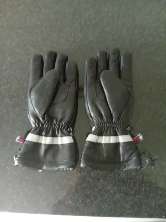 Guantes negros para invierno