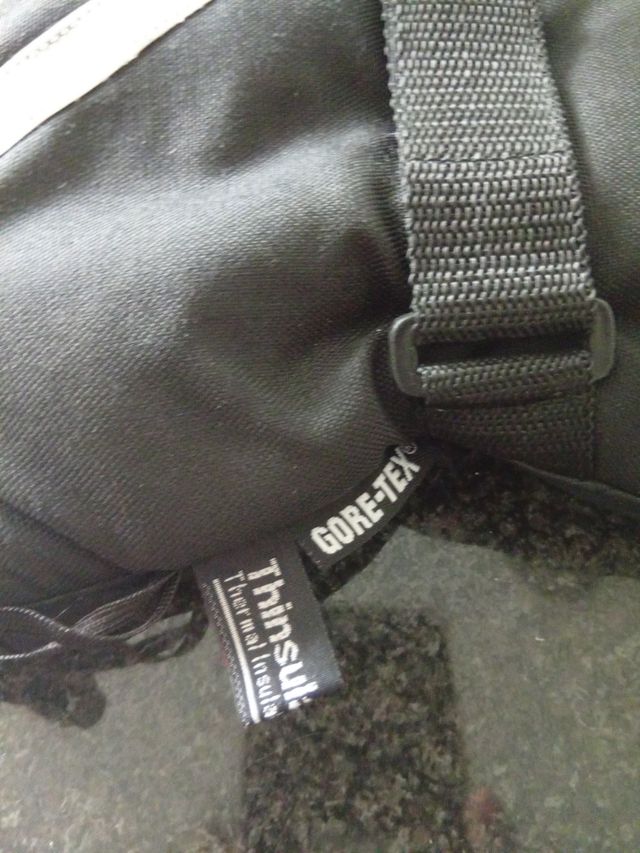 Guantes negros para invierno