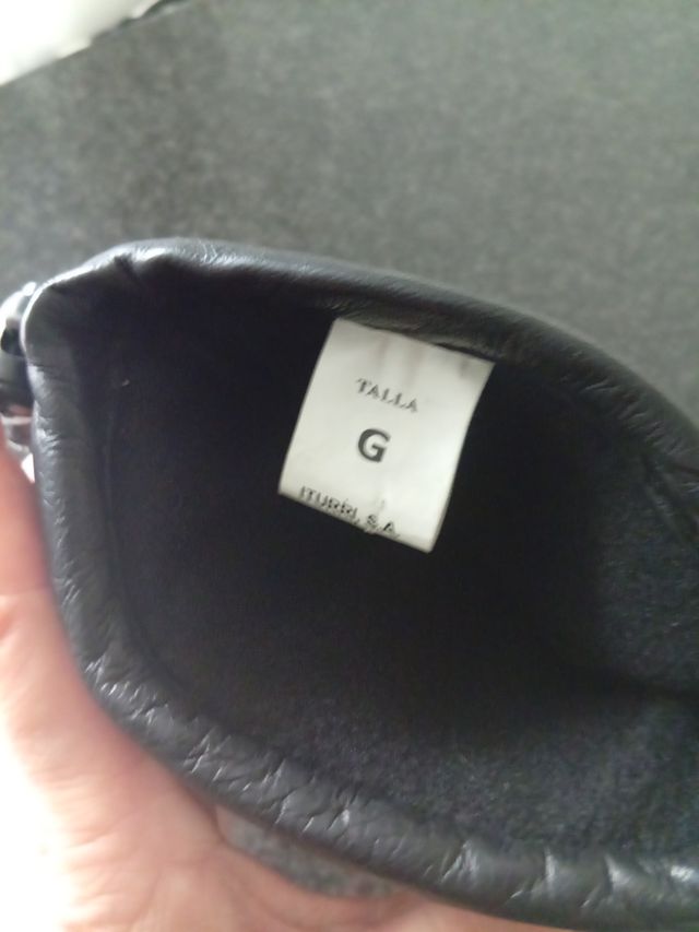 Guantes negros para invierno