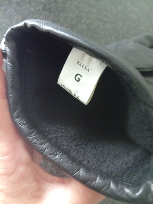 Guantes negros para invierno