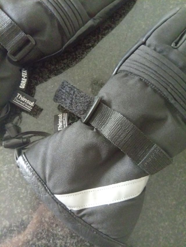 Guantes negros para invierno