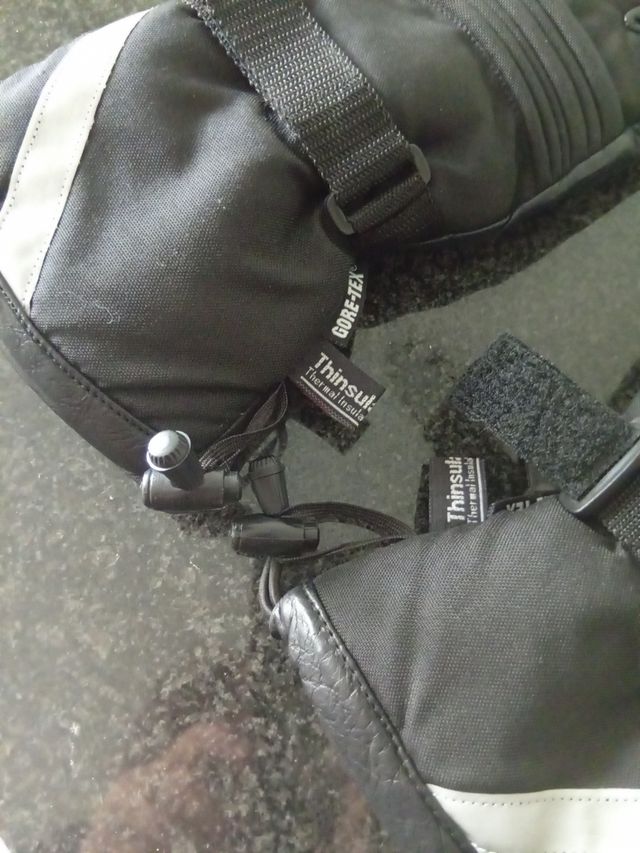 Guantes negros para invierno