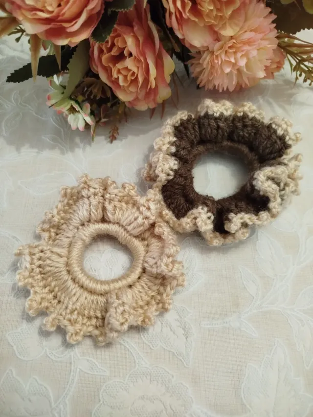 Coleteros crochet beige y marrón