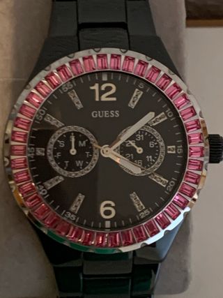 Reloj Guess Negro con Bisel Rosa
