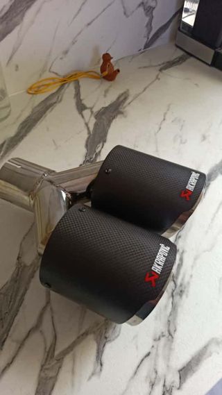 Cola de escape doble carbono Akrapovic