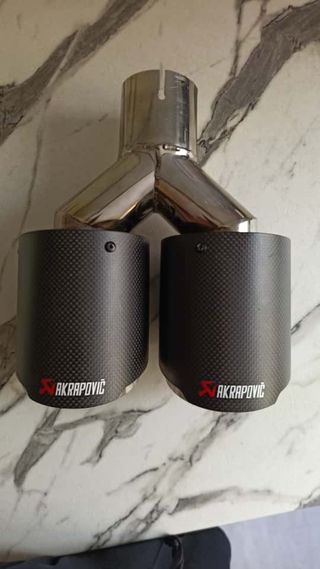 Cola de escape doble carbono Akrapovic