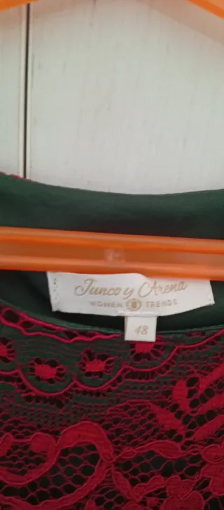Vestido de encaje rojo y marrón