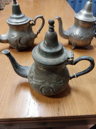 Set di 3 teiere metalliche antiche