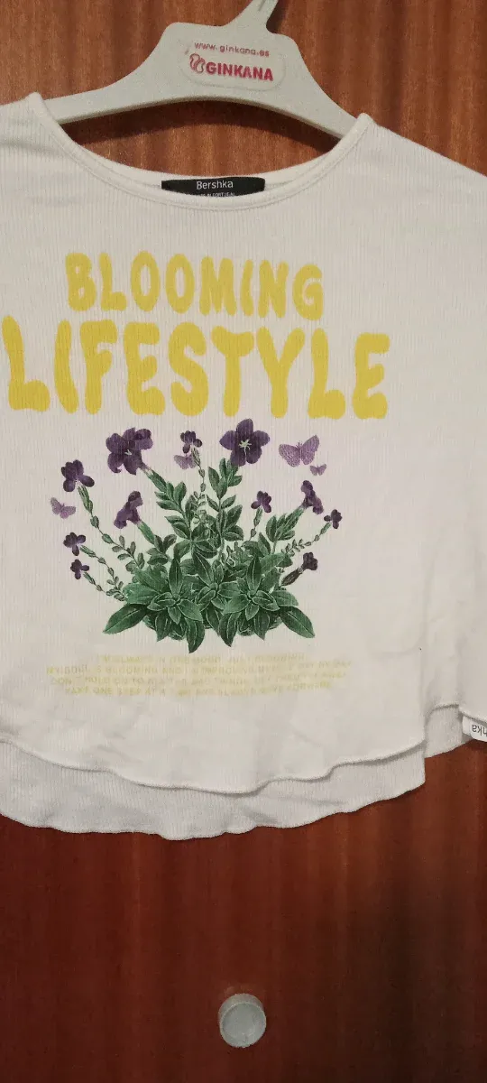 Camiseta Bershka Blooming Lifestyle