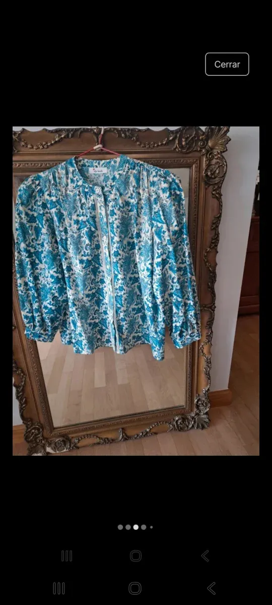 Blusa estampada azul y blanca