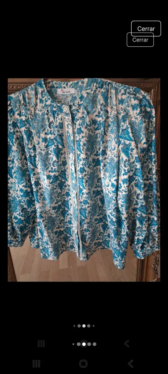 Blusa estampada azul y blanca